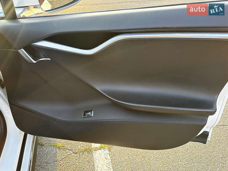 Лифтбек Tesla Model S 2013 в Киеве