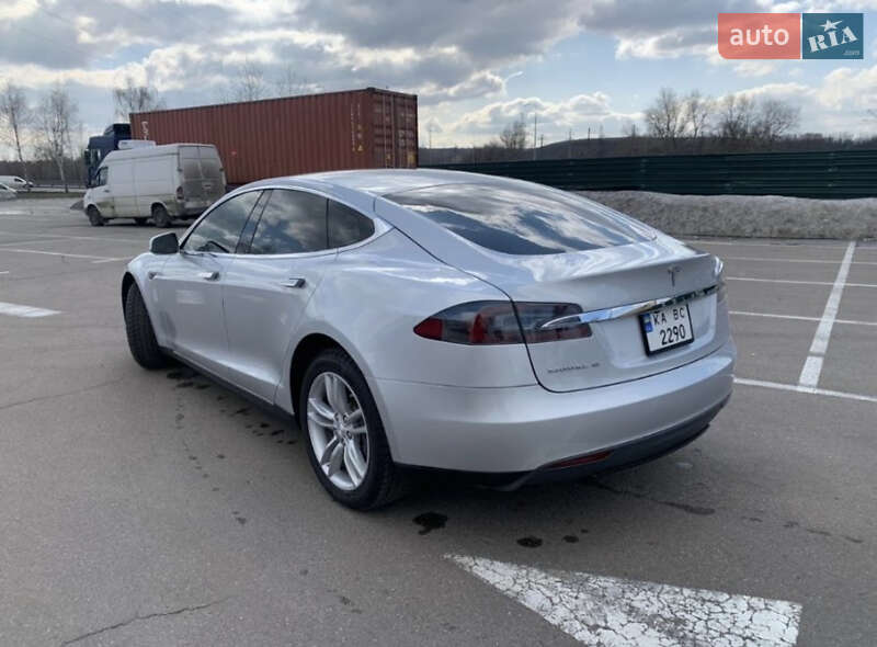 Ліфтбек Tesla Model S 2013 в Києві