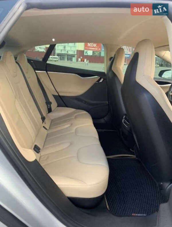 Ліфтбек Tesla Model S 2013 в Києві