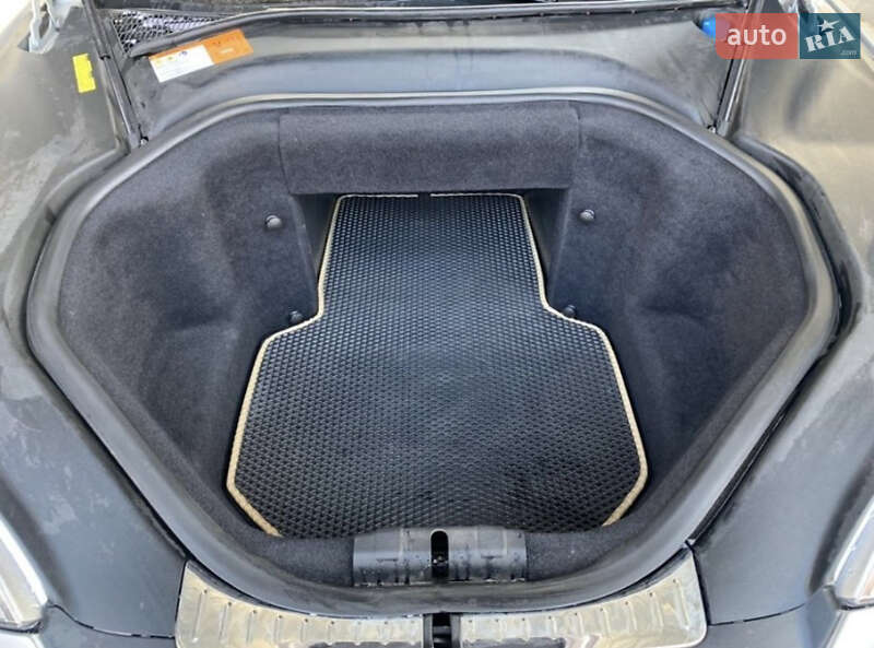 Ліфтбек Tesla Model S 2013 в Києві