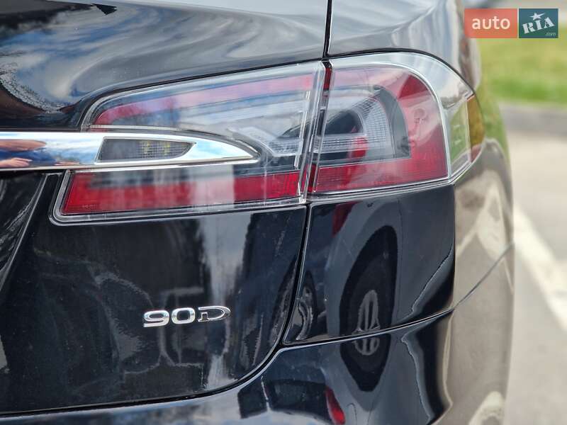 Лифтбек Tesla Model S 2017 в Виннице
