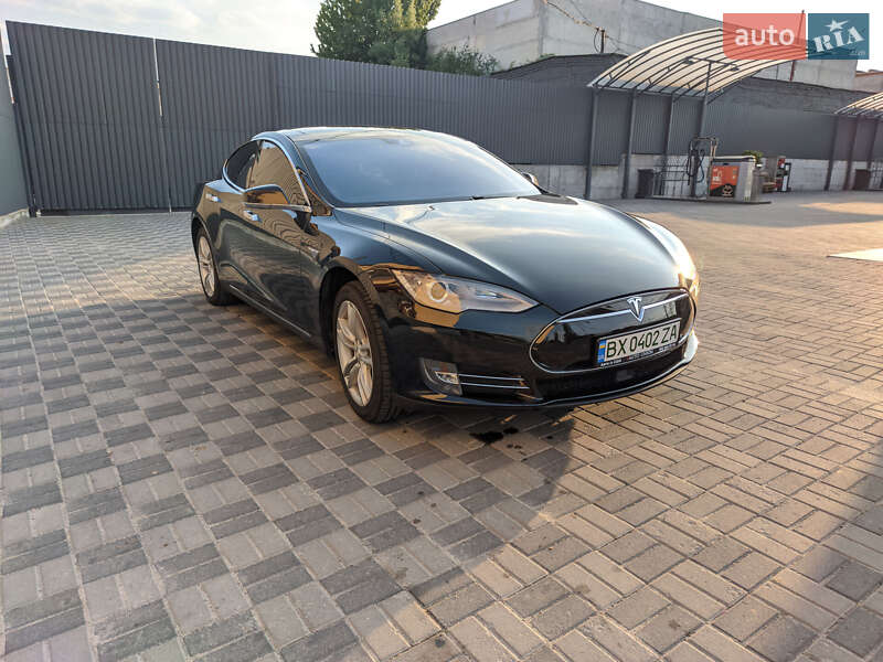 Tesla Model S 2015