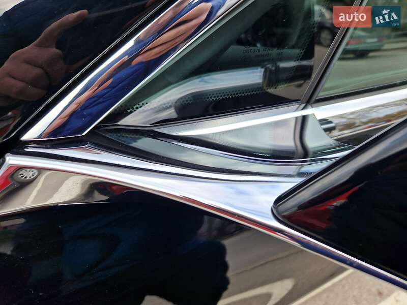 Лифтбек Tesla Model S 2017 в Виннице