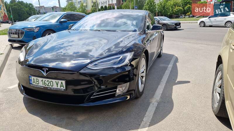 Лифтбек Tesla Model S 2017 в Виннице