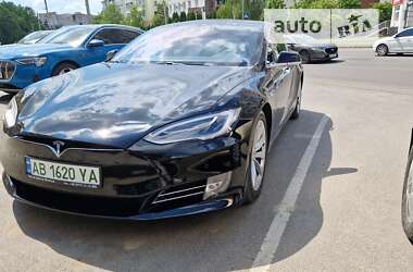 Лифтбек Tesla Model S 2017 в Виннице