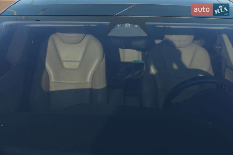 Лифтбек Tesla Model S 2017 в Львове