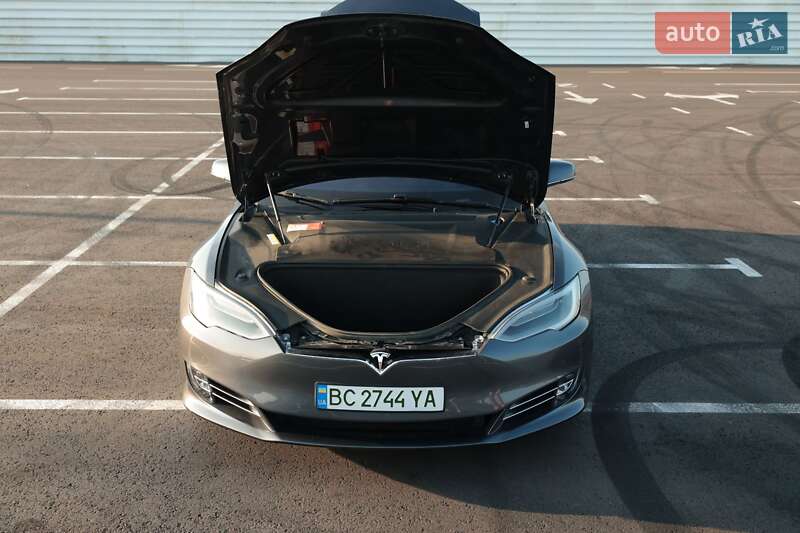 Лифтбек Tesla Model S 2017 в Львове