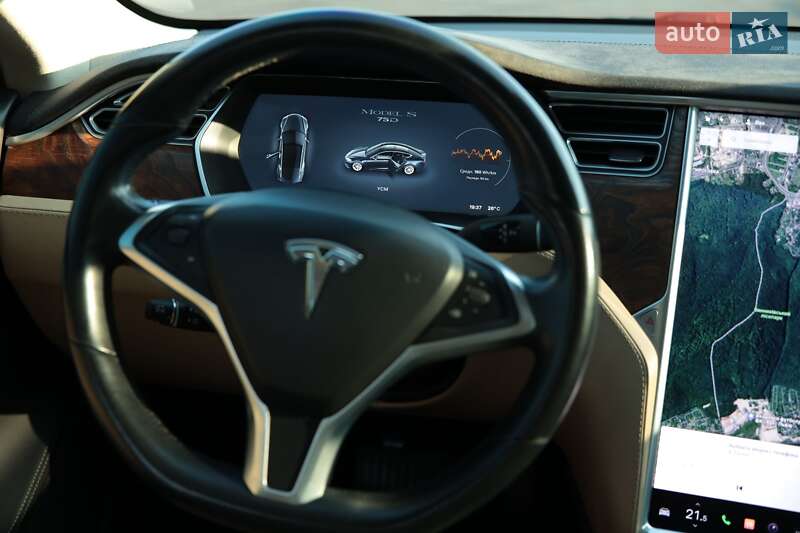 Лифтбек Tesla Model S 2017 в Львове