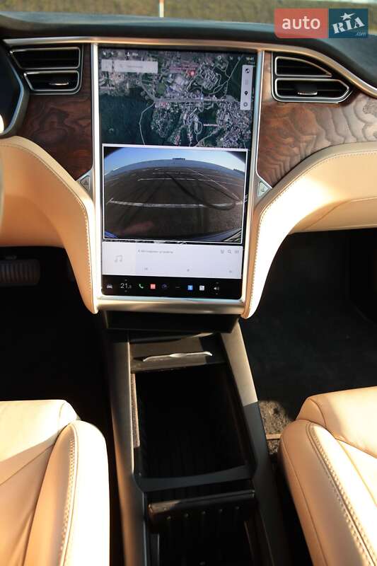 Лифтбек Tesla Model S 2017 в Львове