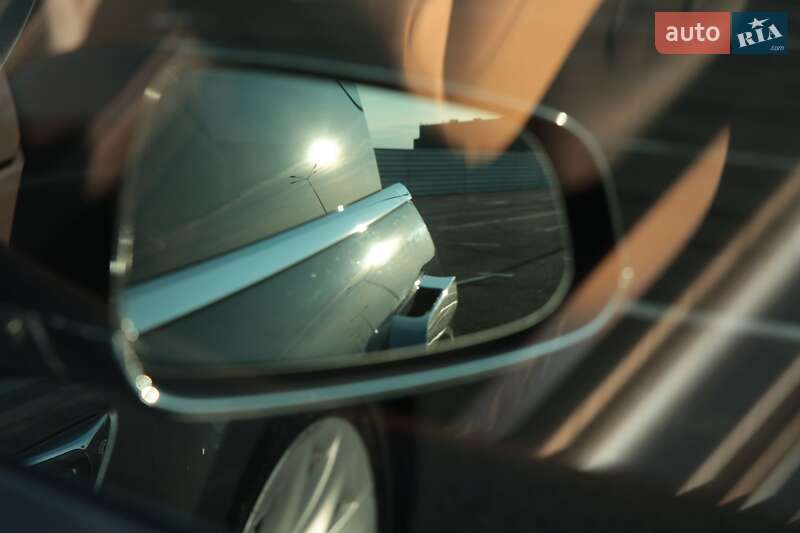 Лифтбек Tesla Model S 2017 в Львове