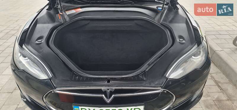 Лифтбек Tesla Model S 2015 в Каменец-Подольском