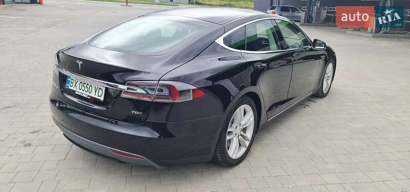 Лифтбек Tesla Model S 2015 в Каменец-Подольском