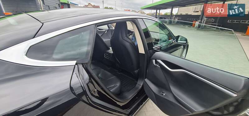 Лифтбек Tesla Model S 2015 в Каменец-Подольском