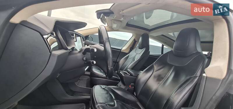 Лифтбек Tesla Model S 2015 в Каменец-Подольском