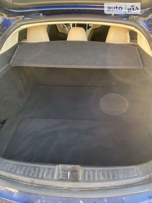Ліфтбек Tesla Model S 2015 в Обухові