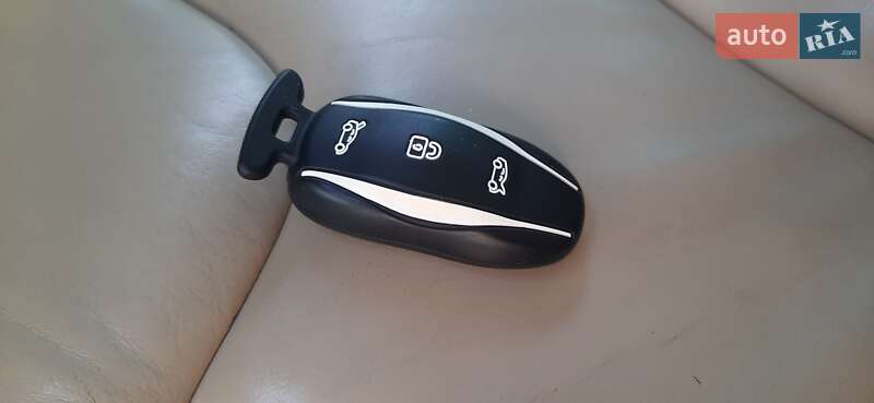 Лифтбек Tesla Model S 2014 в Тернополе фото 57 Лифтбек Tesla Model S 2014 в Тернополе