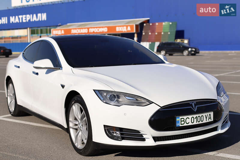 Ліфтбек Tesla Model S 2014 в Львові