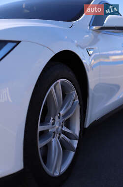Лифтбек Tesla Model S 2014 в 