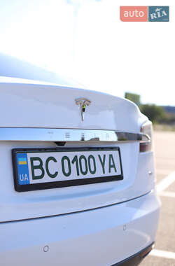 Лифтбек Tesla Model S 2014 в 