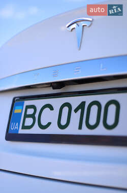 Лифтбек Tesla Model S 2014 в 