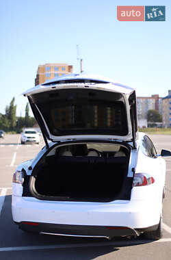Лифтбек Tesla Model S 2014 в 