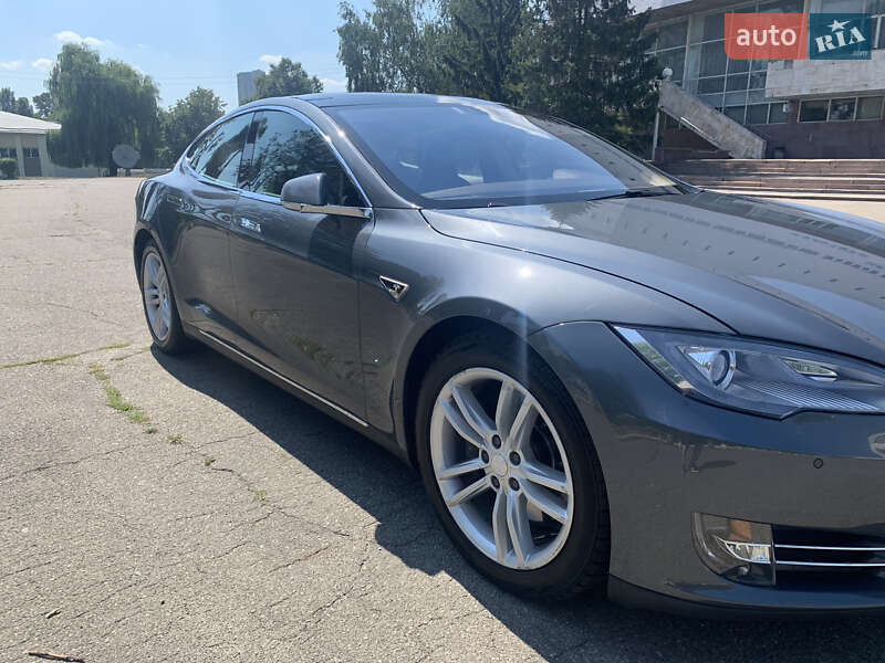 Tesla Model S 2013