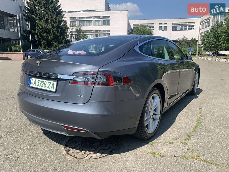 Ліфтбек Tesla Model S 2013 в Києві