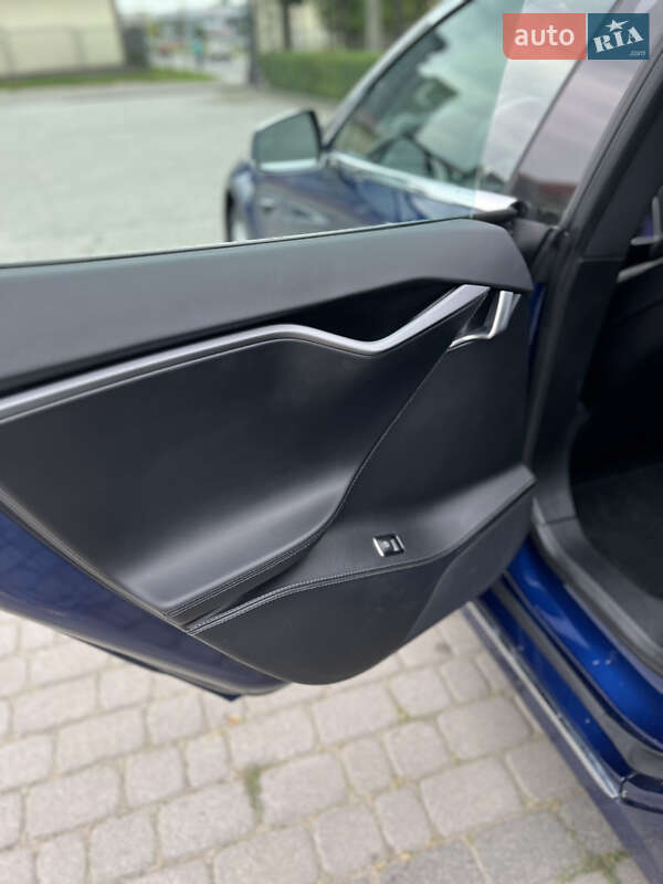 Ліфтбек Tesla Model S 2018 в Івано-Франківську