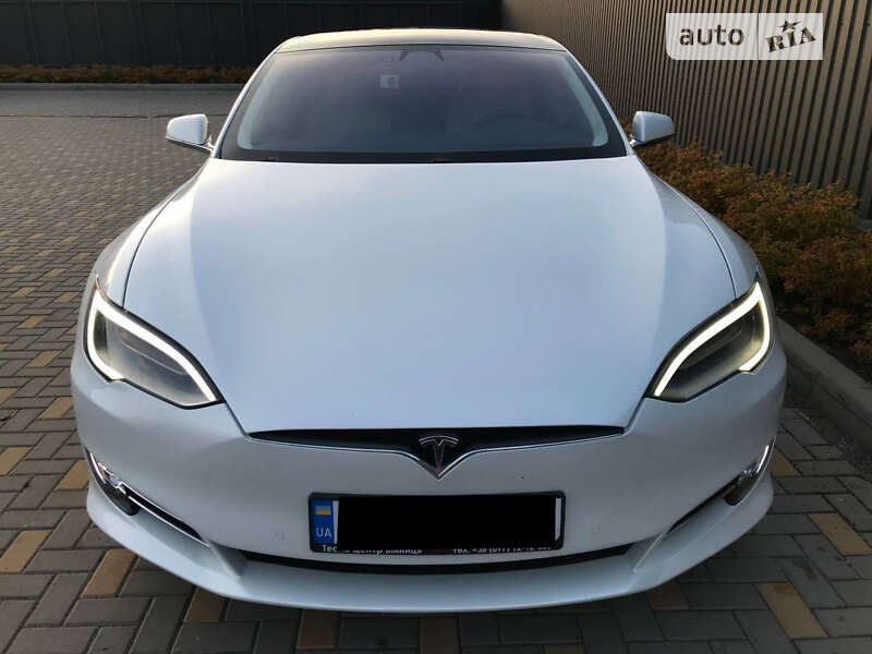 Ліфтбек Tesla Model S 2017 в Вінниці