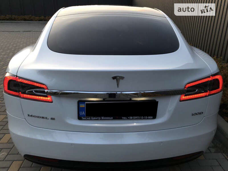 Лифтбек Tesla Model S 2017 в Виннице