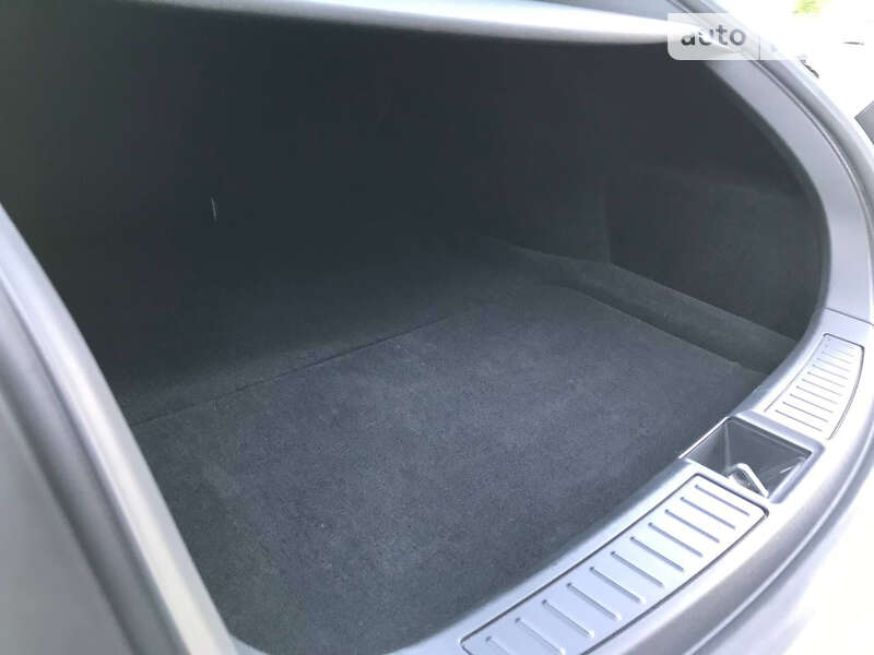 Лифтбек Tesla Model S 2017 в Виннице