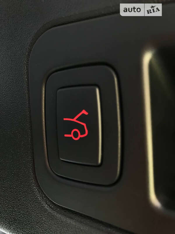 Лифтбек Tesla Model S 2017 в Виннице