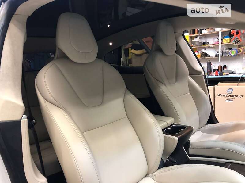 Лифтбек Tesla Model S 2017 в Виннице
