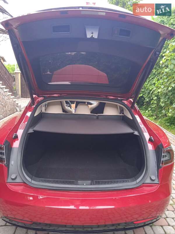 Ліфтбек Tesla Model S 2019 в Ужгороді