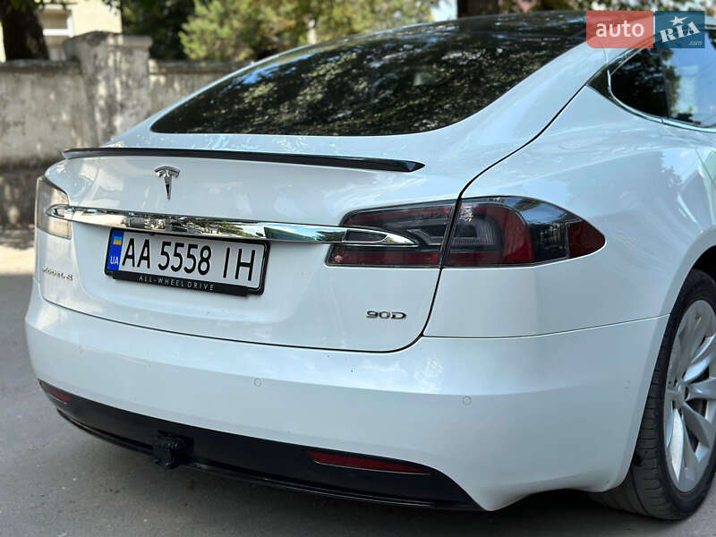 Лифтбек Tesla Model S 2017 в Каменец-Подольском