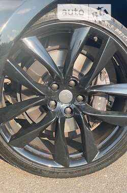 Лифтбек Tesla Model S 2017 в 