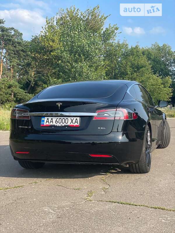 Лифтбек Tesla Model S 2017 в Киеве