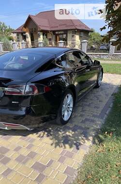 Лифтбек Tesla Model S 2015 в Глобине
