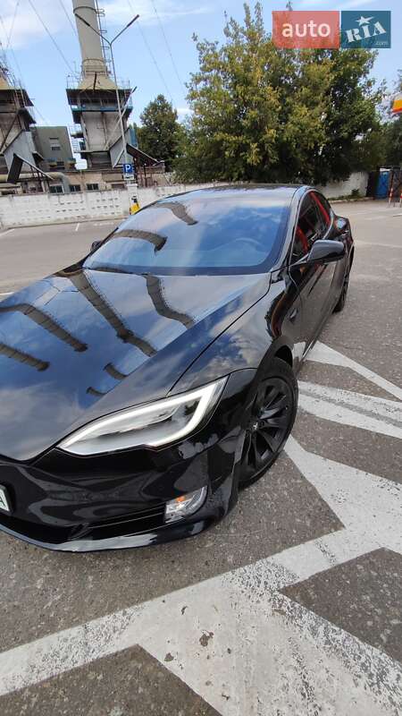 Ліфтбек Tesla Model S 2017 в Києві