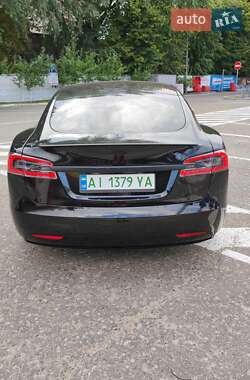 Лифтбек Tesla Model S 2017 в Киеве