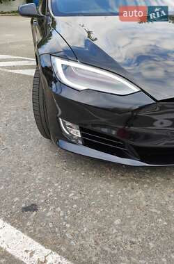 Лифтбек Tesla Model S 2017 в Киеве
