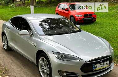 Лифтбек Tesla Model S 2013 в 
