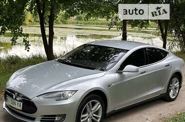 Лифтбек Tesla Model S 2013 в 