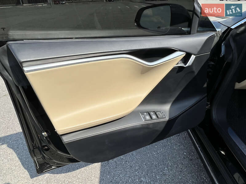 Ліфтбек Tesla Model S 2016 в Харкові фото 14 Ліфтбек Tesla Model S 2016 в Харкові