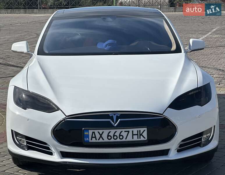 Лифтбек Tesla Model S 2015 в Харькове