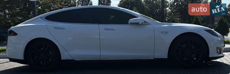 Лифтбек Tesla Model S 2015 в Харькове