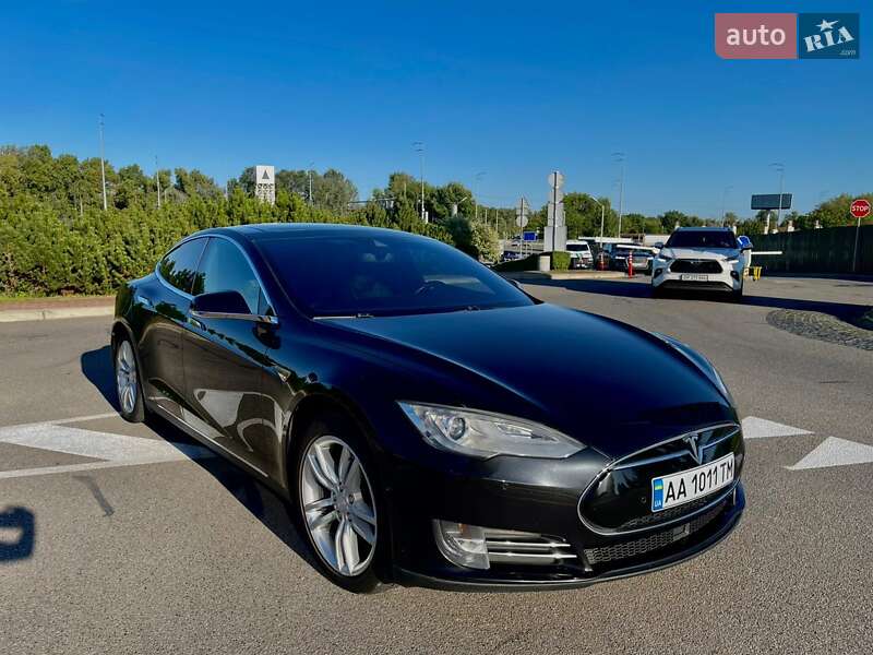 Ліфтбек Tesla Model S 2015 в Києві
