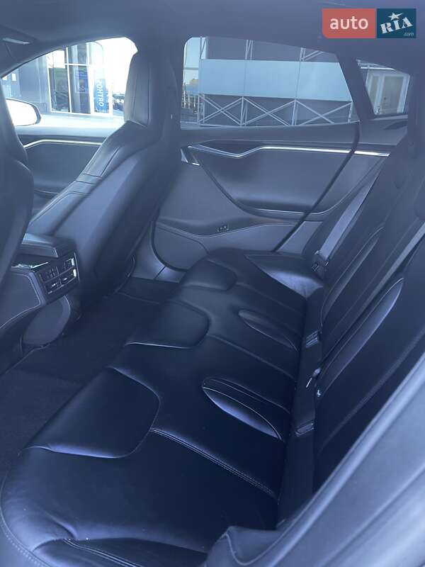 Лифтбек Tesla Model S 2015 в Киеве