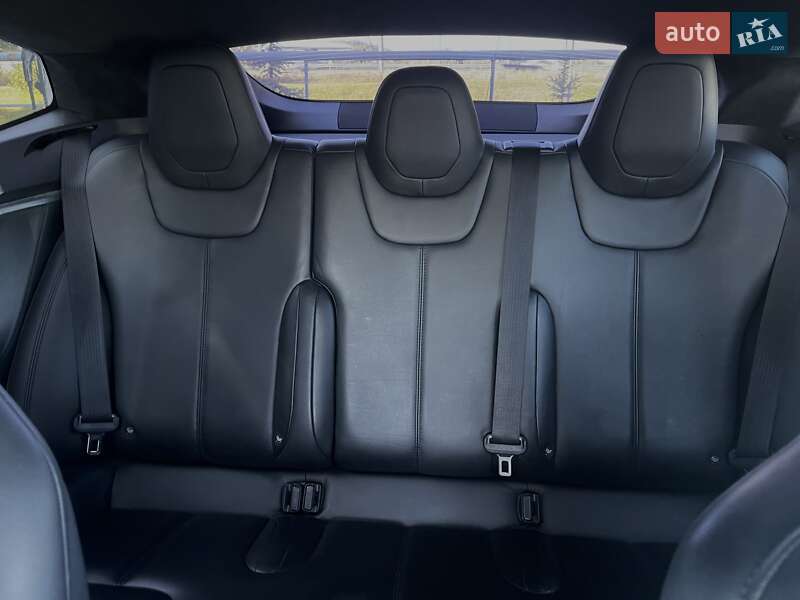 Ліфтбек Tesla Model S 2015 в Києві