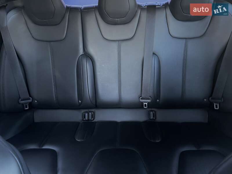 Ліфтбек Tesla Model S 2015 в Києві